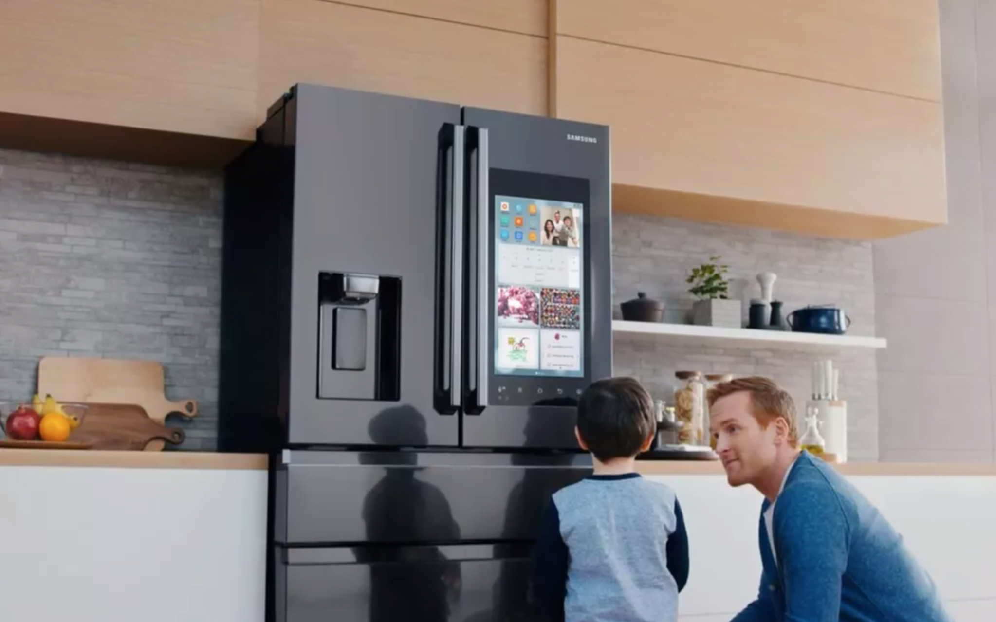 Réfrigérateur connecté Samsung family hub - Showroom Immodesign - Binova & Armony cuisine - Showroom La Garenne Colombes